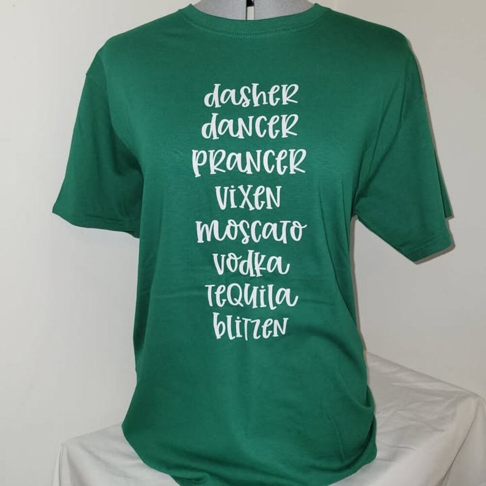 Funny Christmas Reindeer Drinking Graphic T Shirt Green Unisex Medium NWT